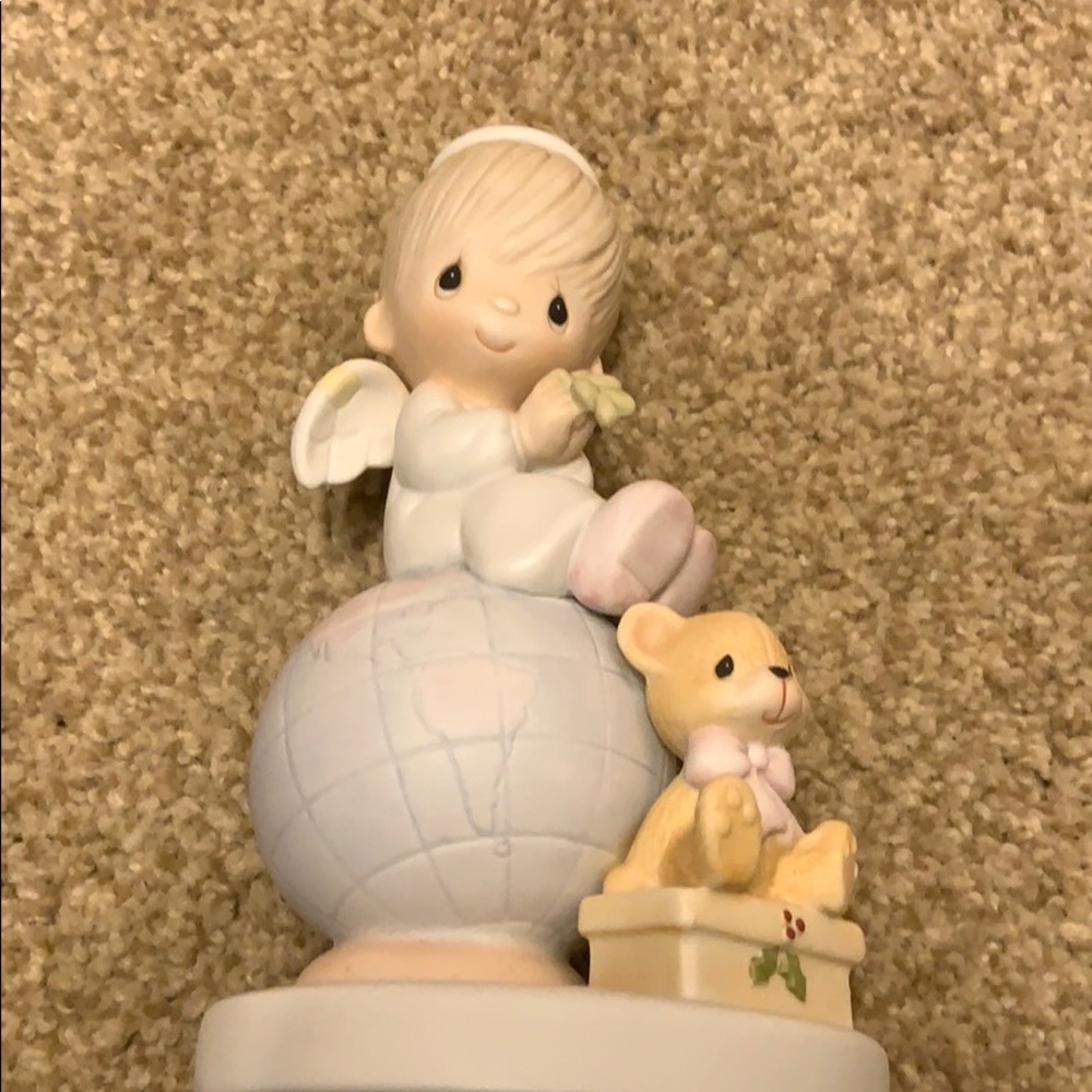 VNTG Precious Moments - Peace On Earth 1979